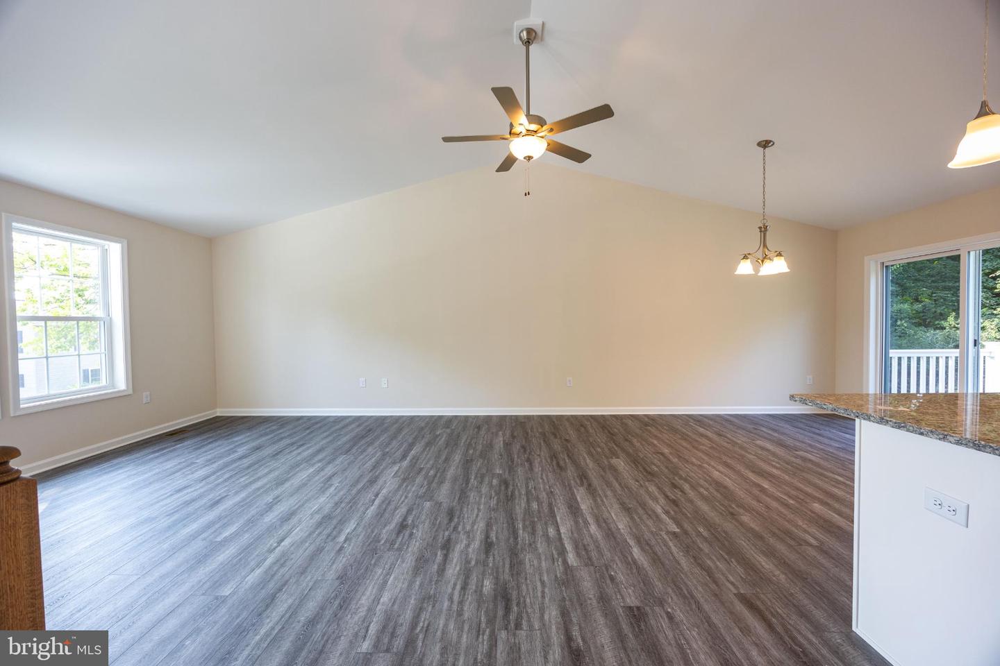 Lot 19 Cabriolet Property Photo 14