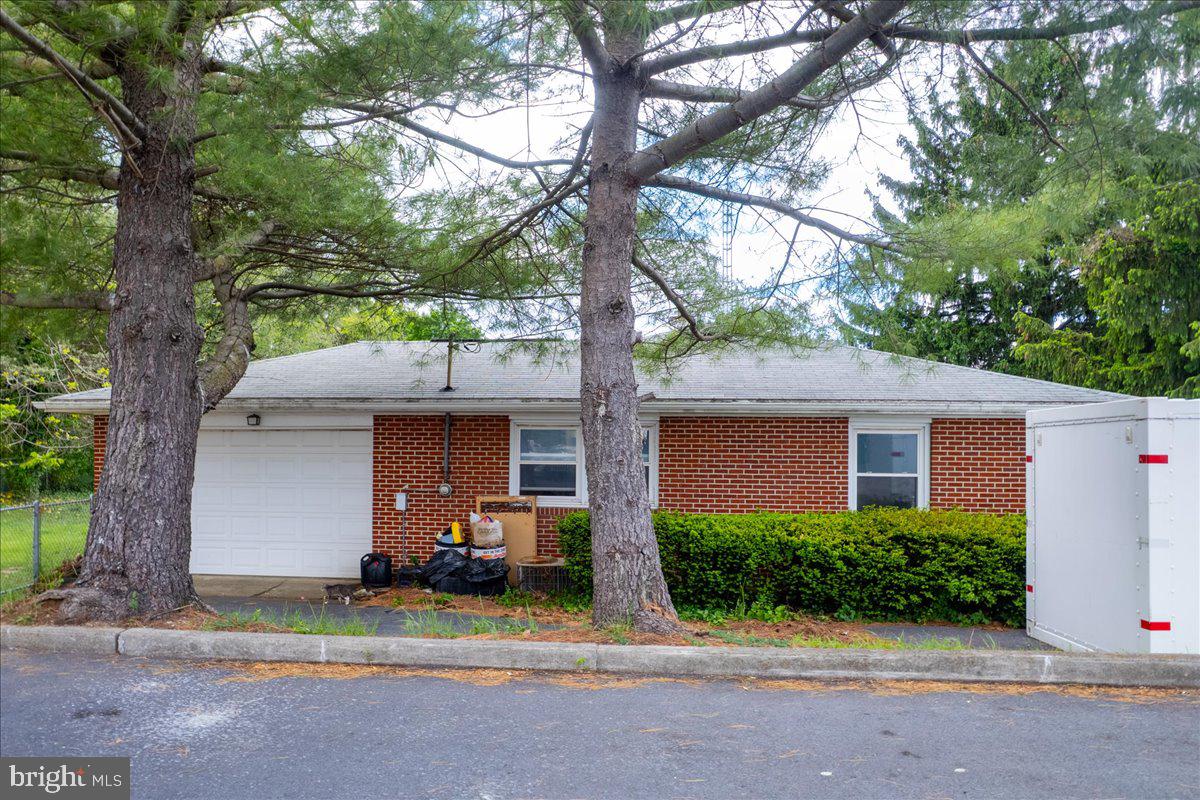 602 S Raleigh St Property Photo 6