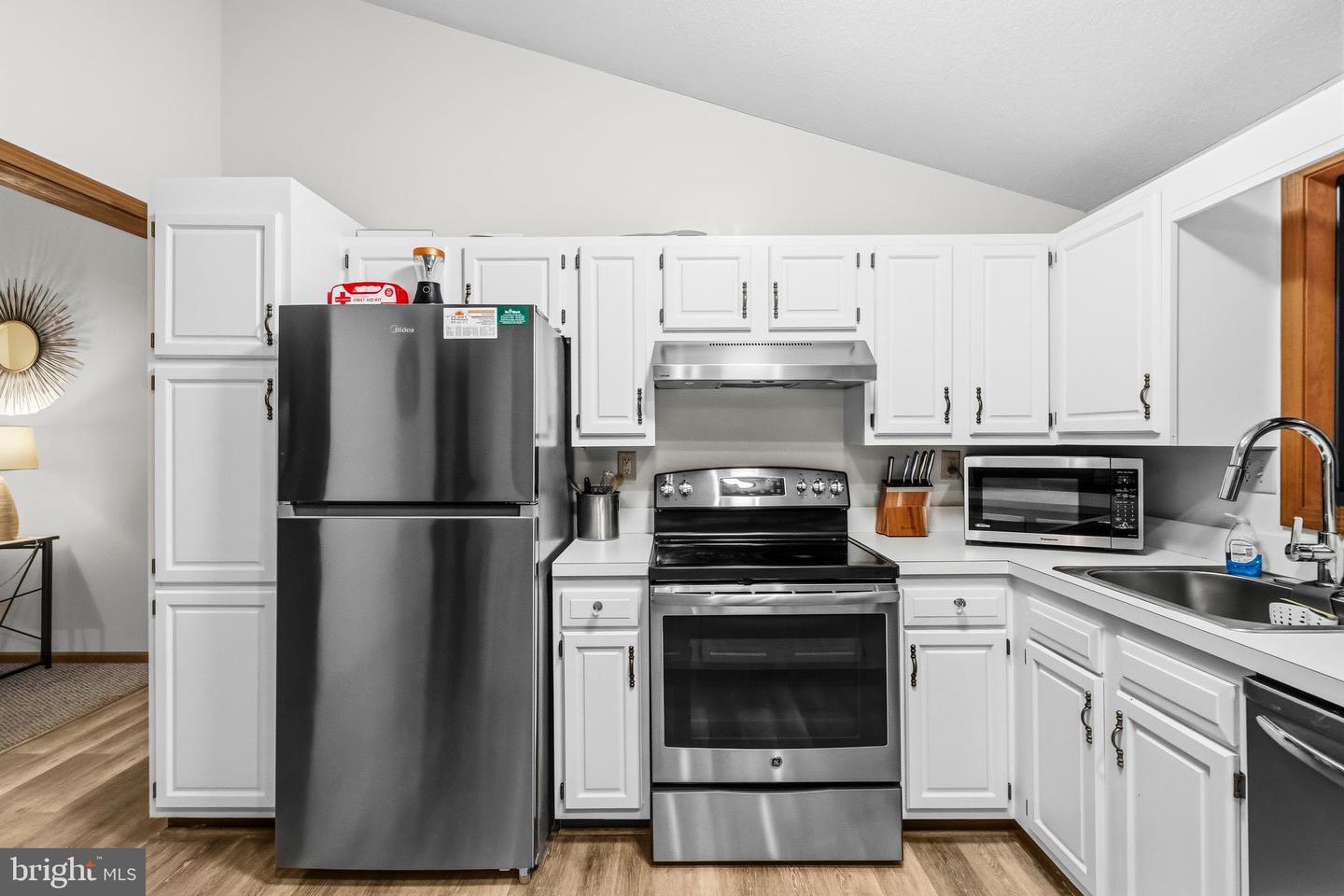 196 The Woods Rd Property Photo 6