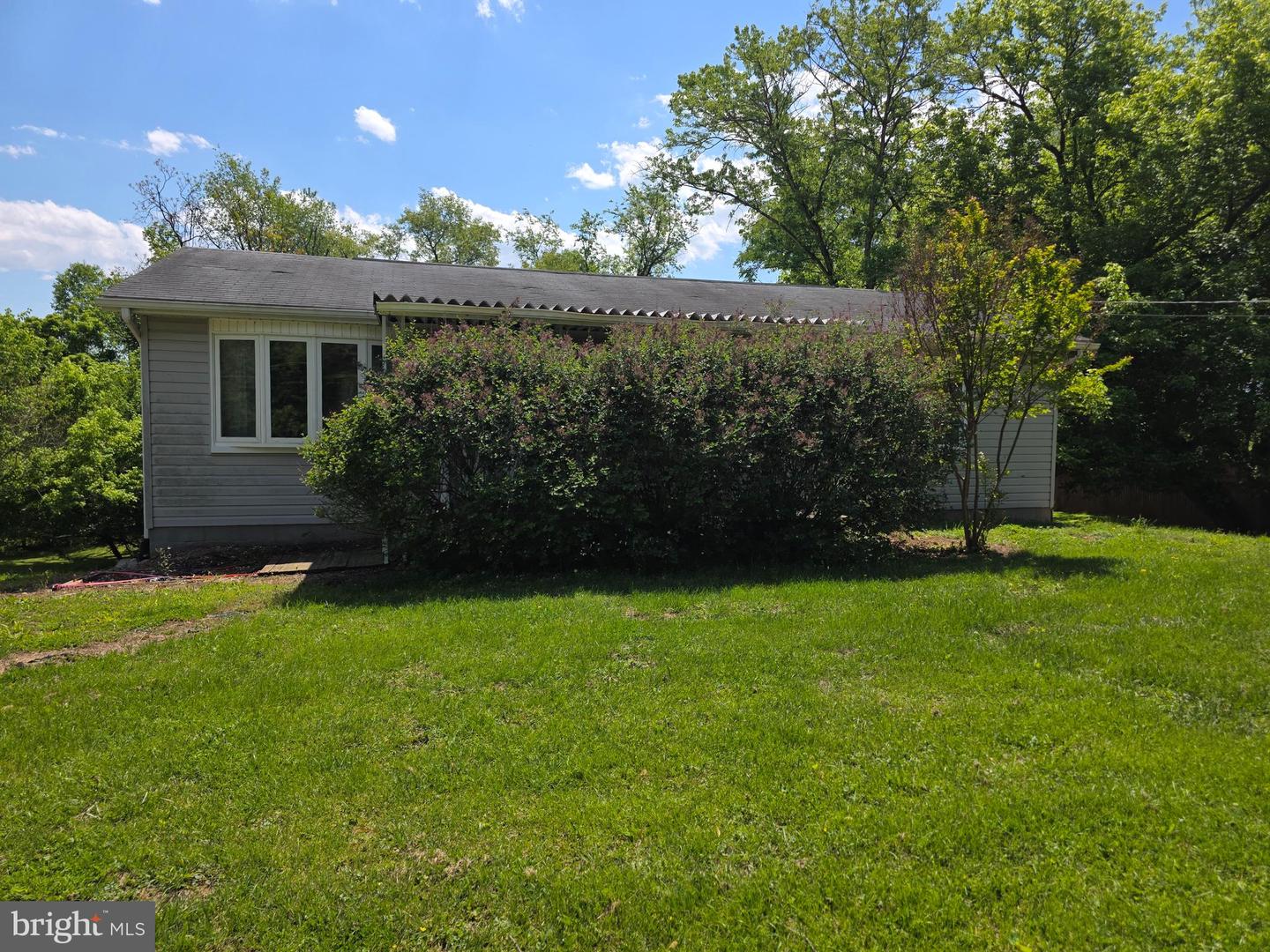 259 Emerald Dr Property Photo 1