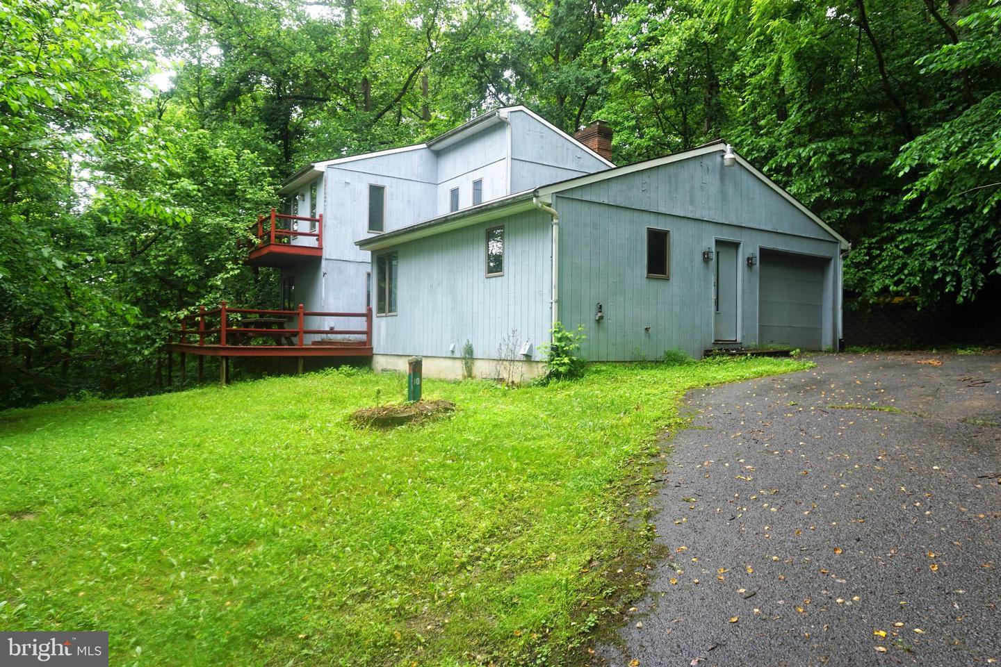 30 FITZHUGH LN