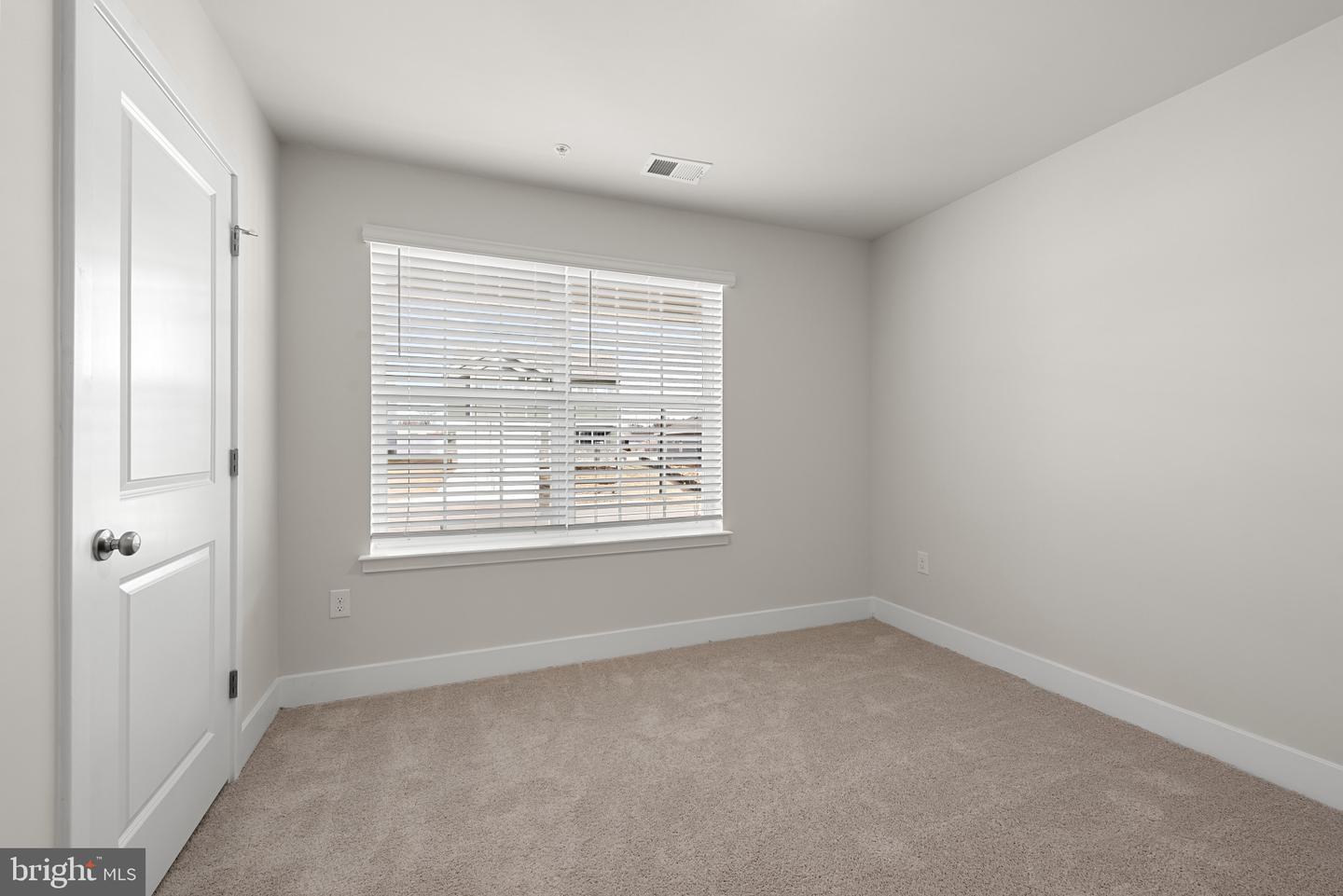 290 Peking Ln Property Photo 2