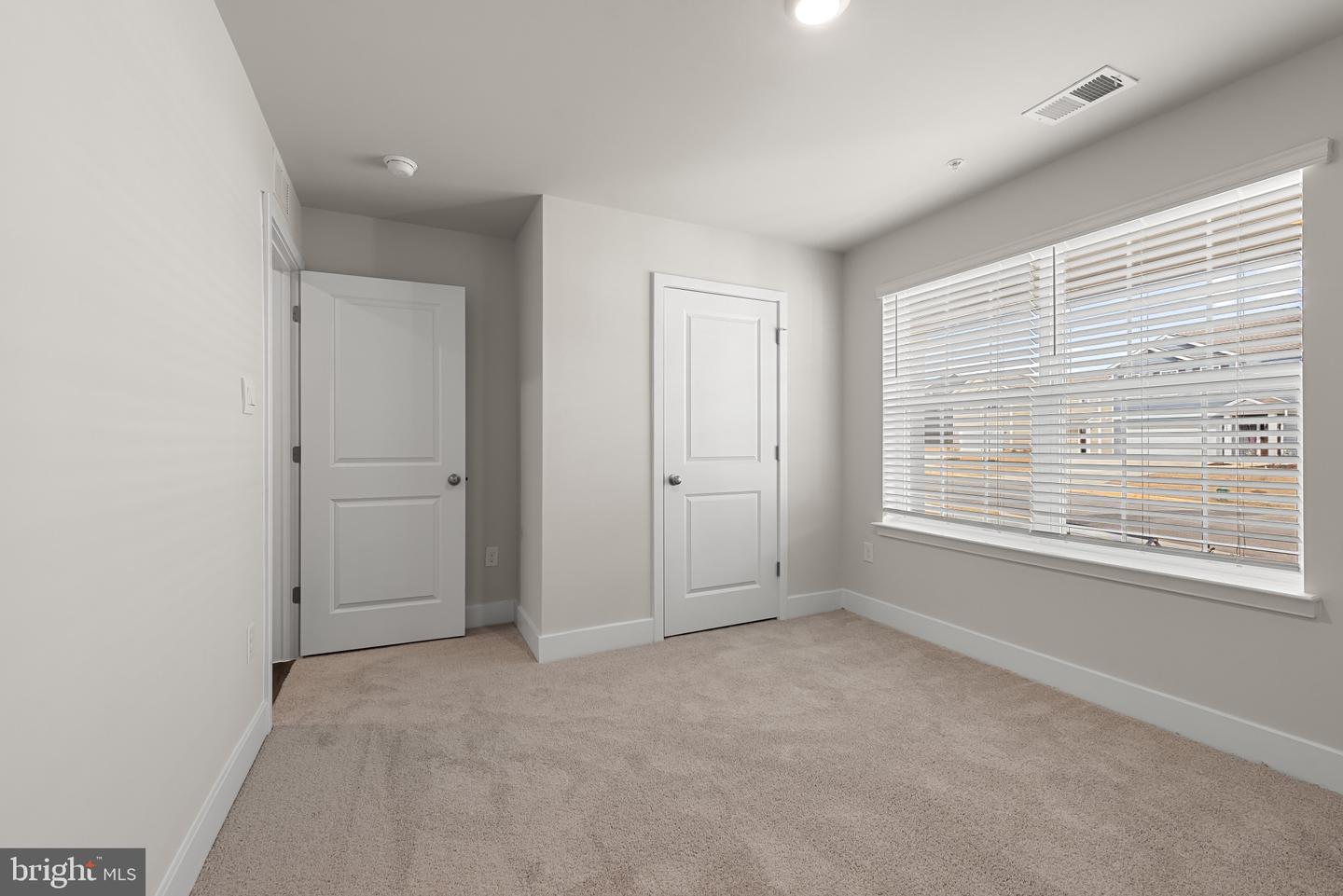 290 Peking Ln Property Photo 3