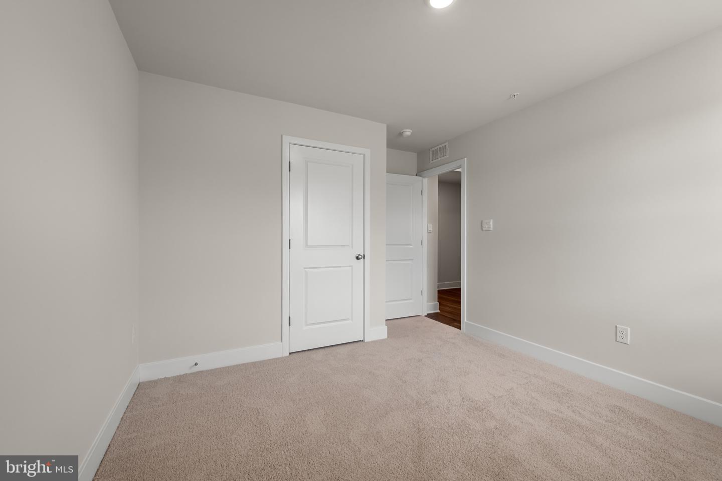 290 Peking Ln Property Photo 5