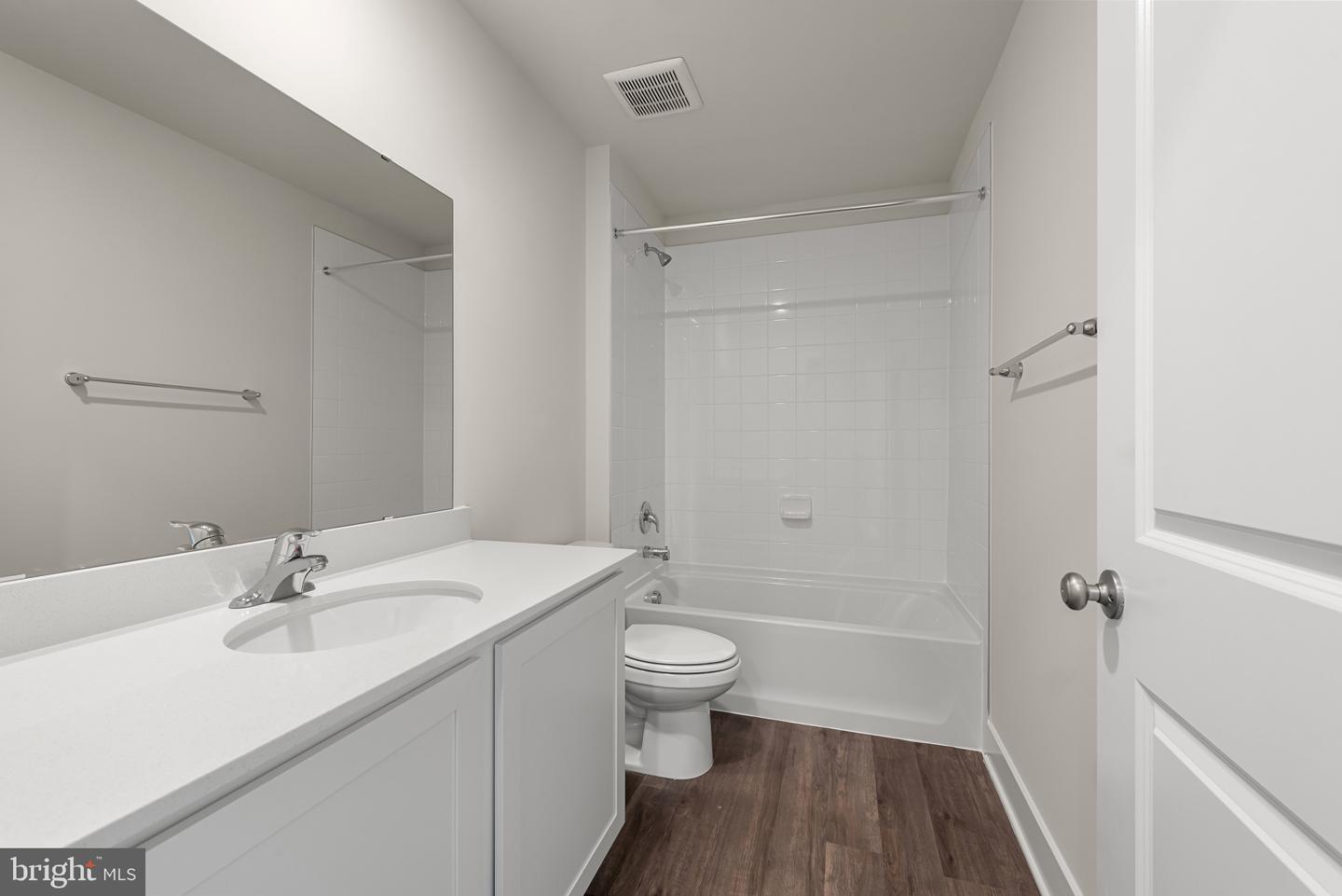 290 Peking Ln Property Photo 7