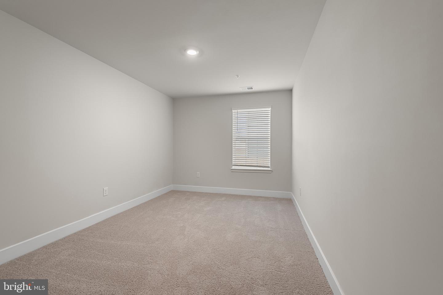 290 Peking Ln Property Photo 8