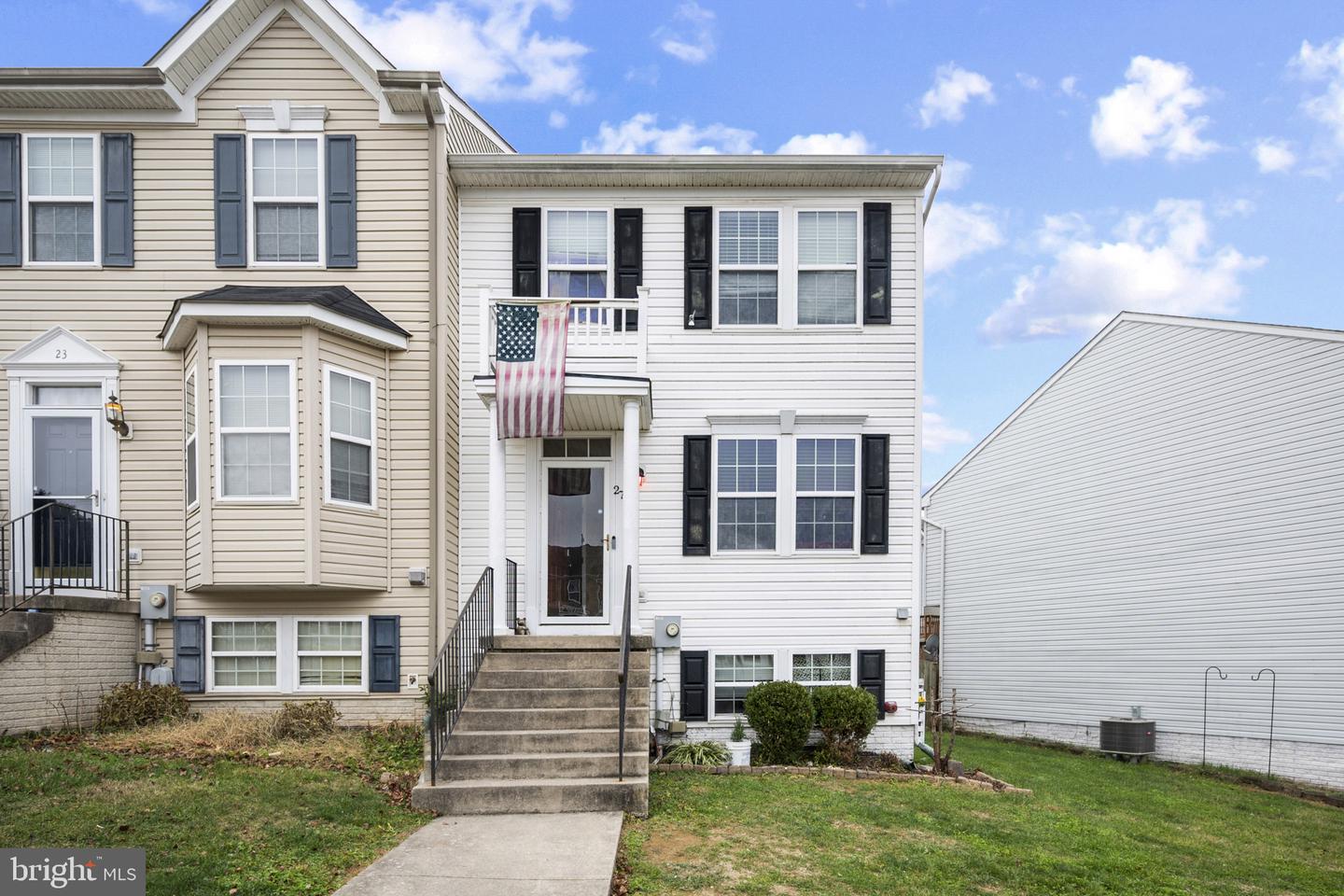27 LITCHFIELD LN W