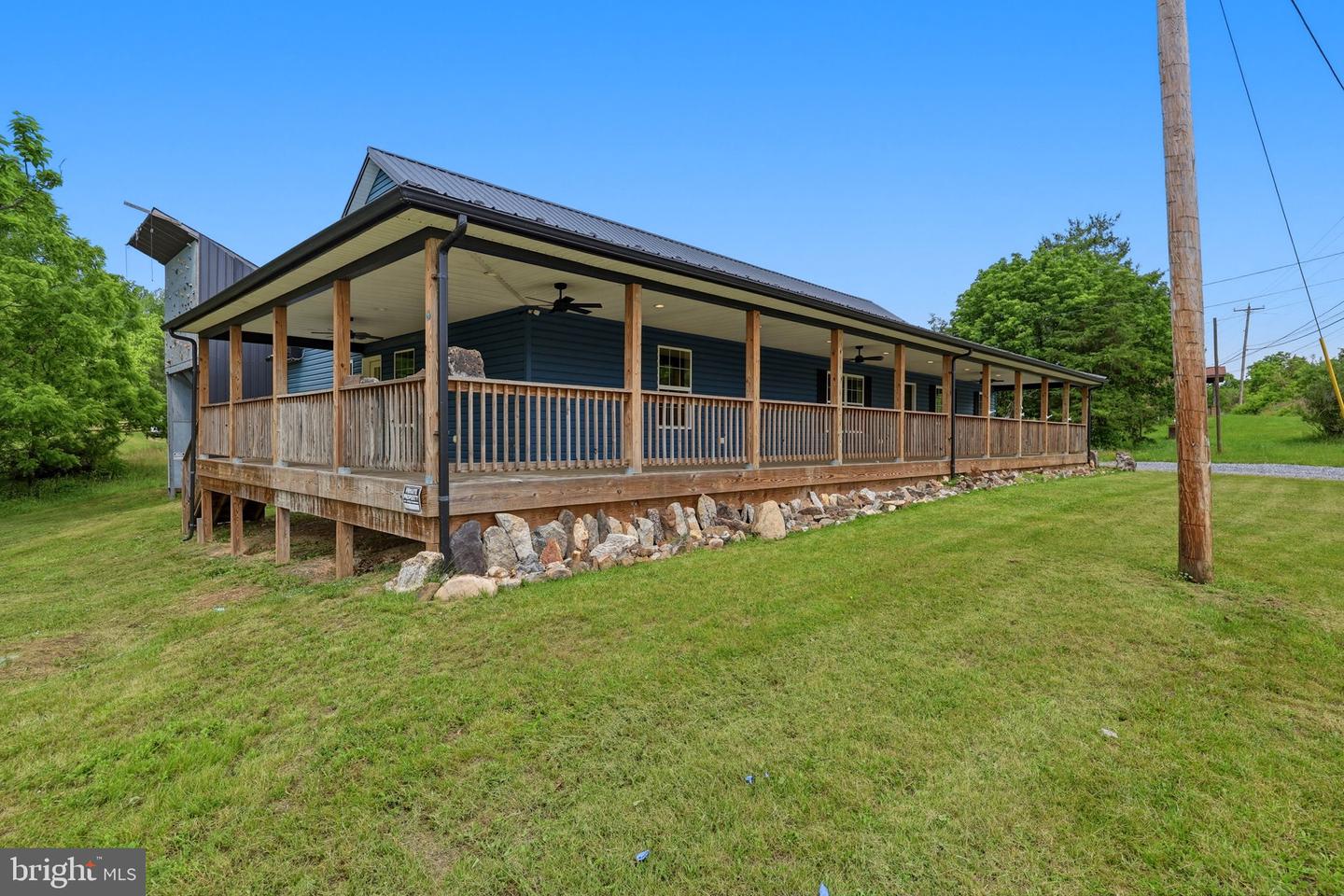 8757 Hedgesville Rd Property Photo 3