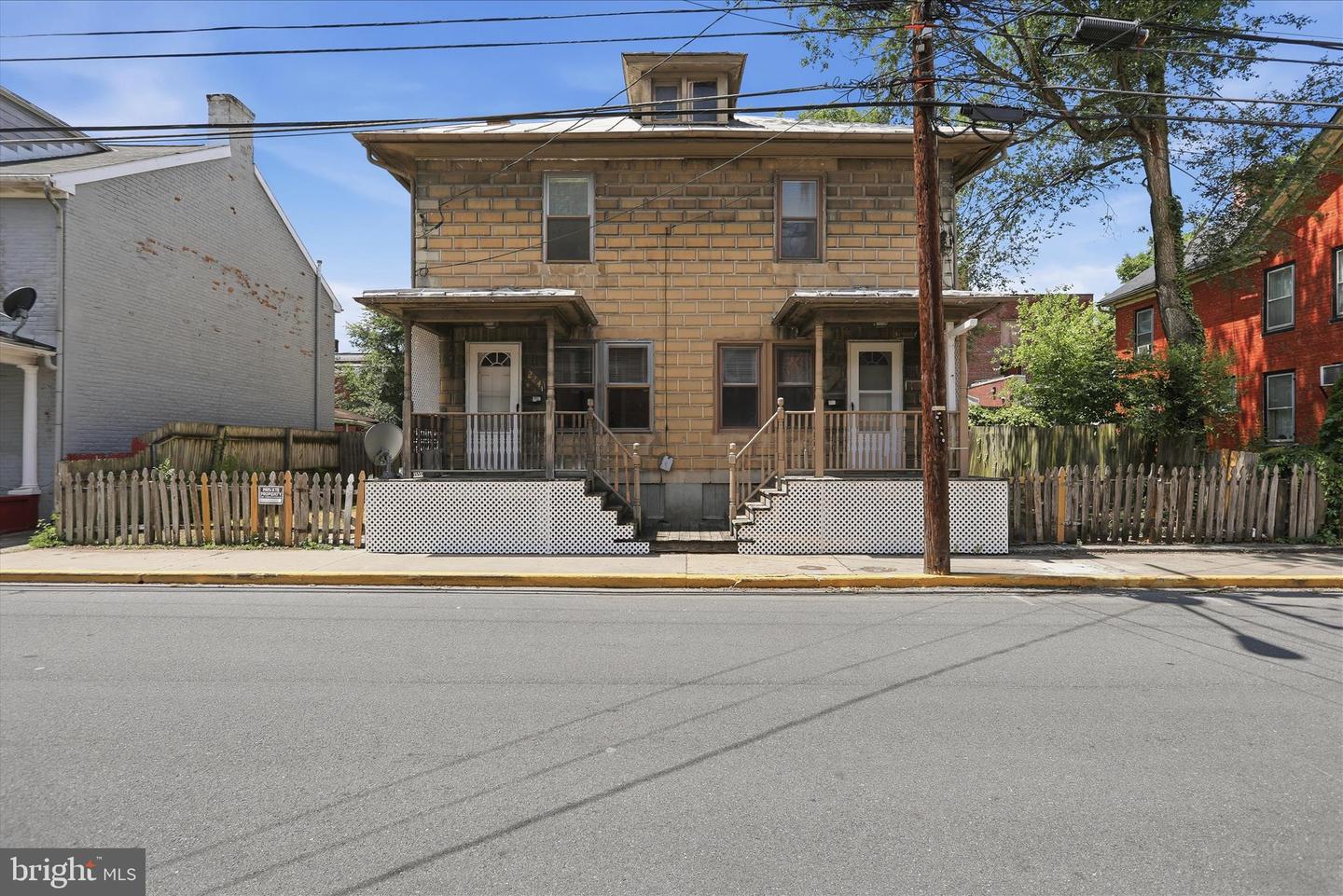 224 N SPRING ST Property Photo 1