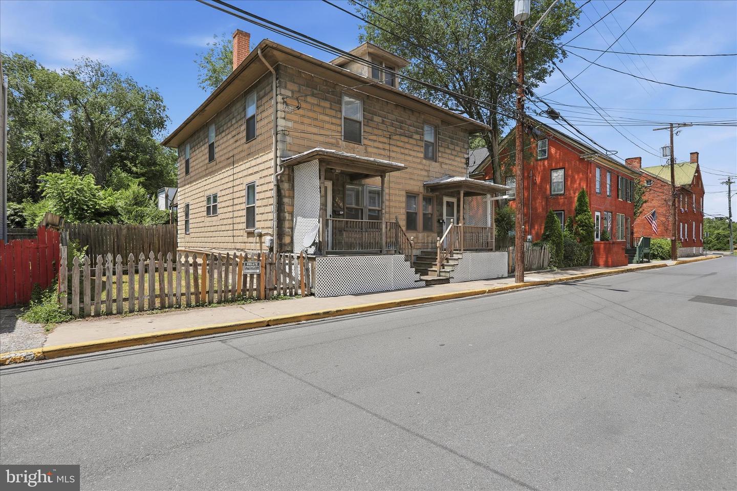 224 N Spring St Property Photo 3
