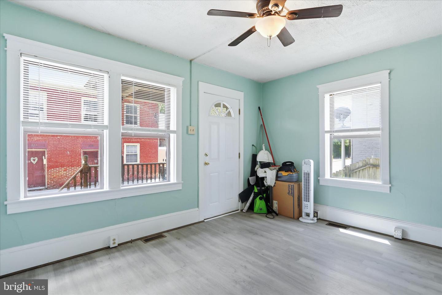224 N Spring St Property Photo 5