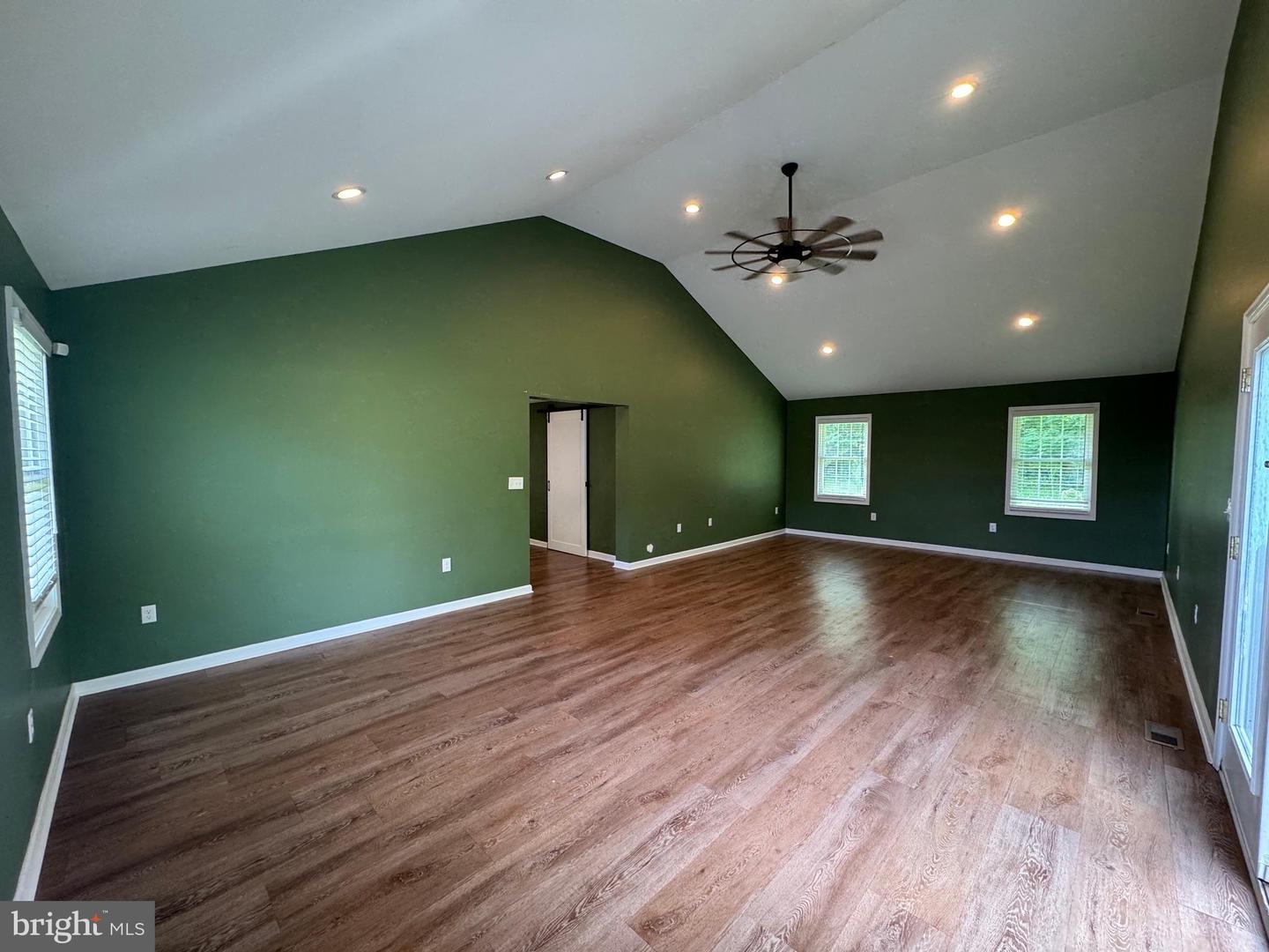 7865 Hedgesville Rd Property Photo 5