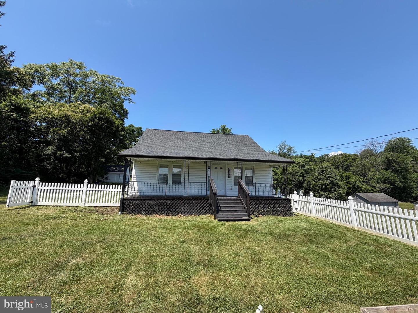 7865 Hedgesville Rd Property Photo 6