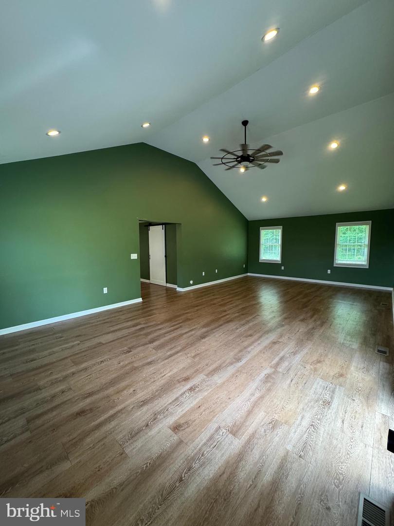 7865 Hedgesville Rd Property Photo 24
