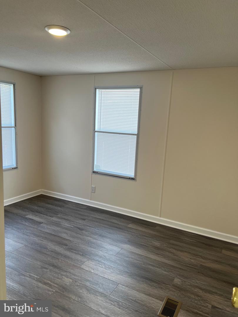 111 Dugan Ct Property Photo 4