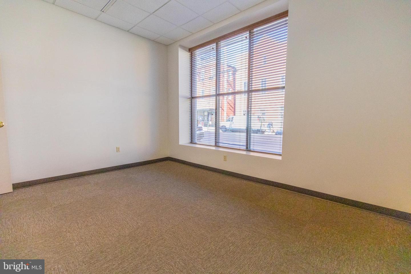 101 S Queen St #103 Property Photo 4