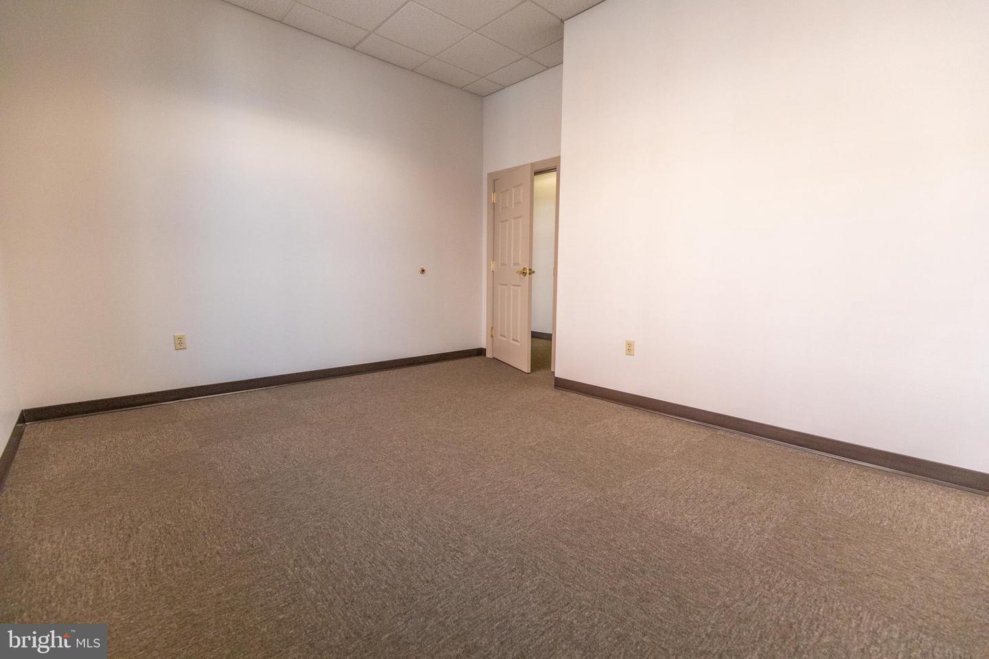 101 S Queen St #105 Property Photo 2