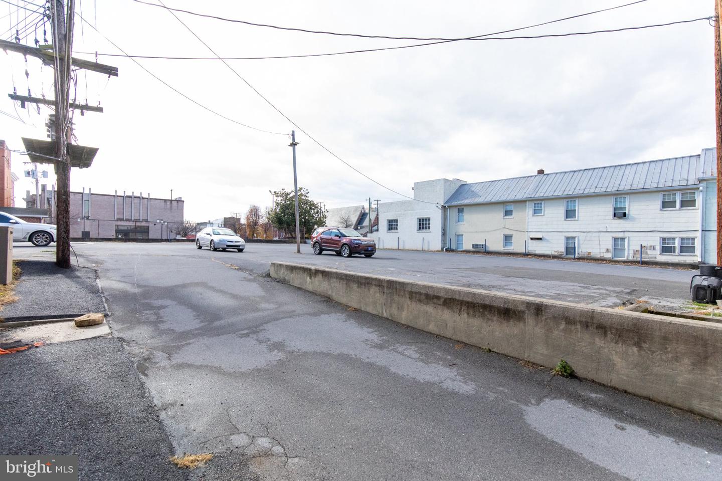 101 S Queen St #105 Property Photo 17