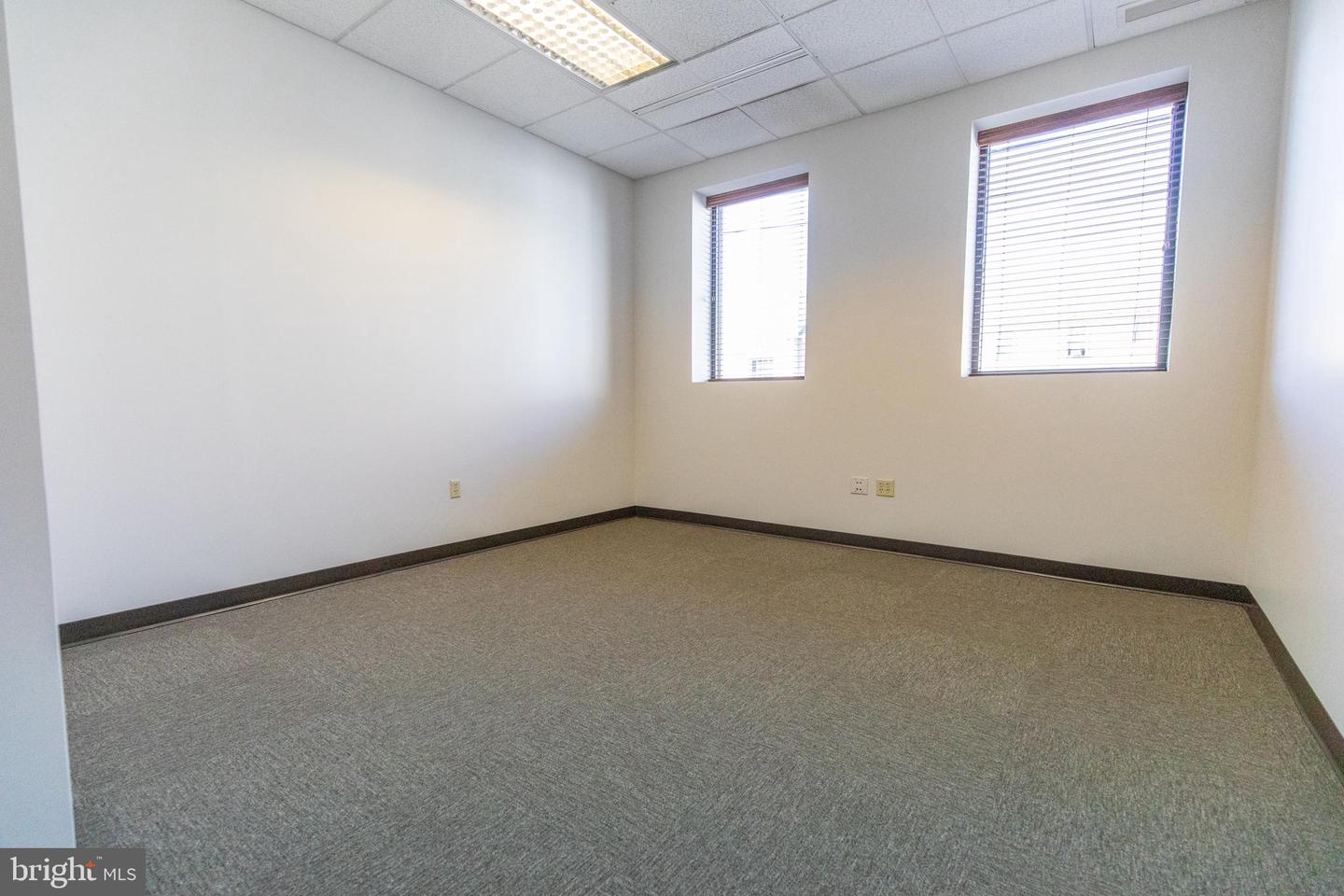 101 S Queen St #109 Property Photo 2