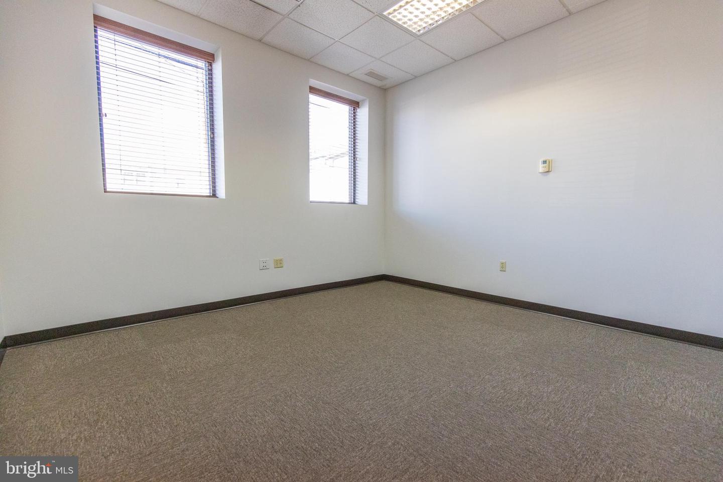 101 S Queen St #109 Property Photo 3