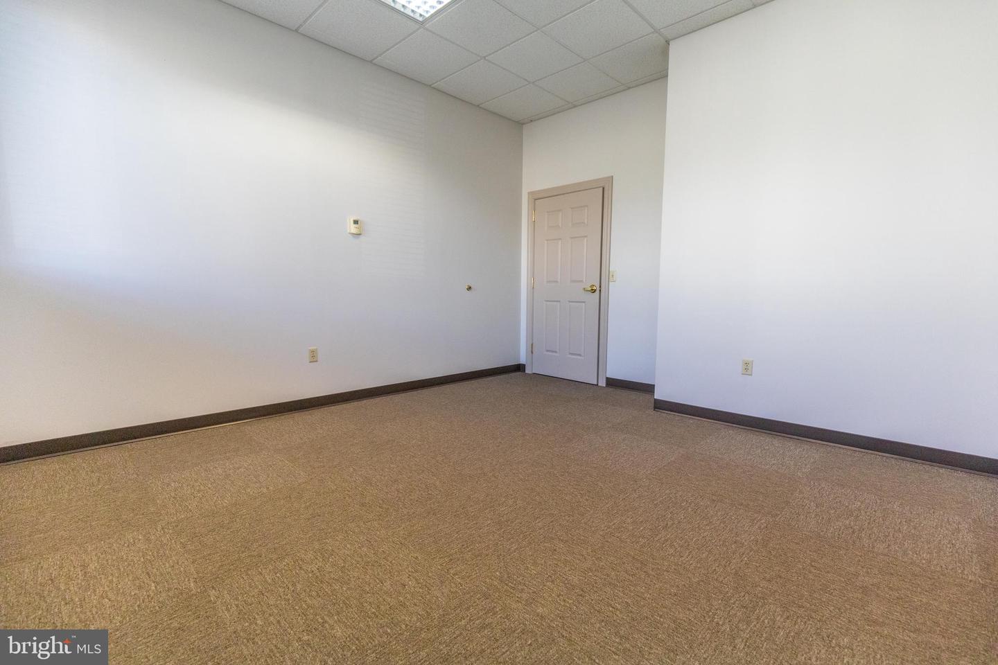 101 S Queen St #109 Property Photo 4