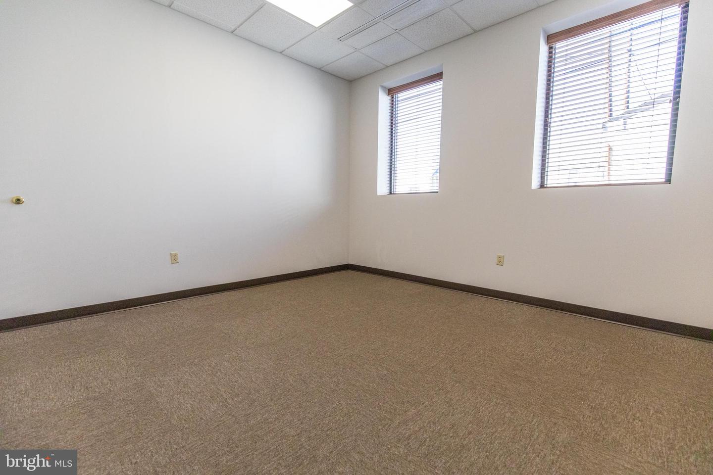101 S Queen St #110 Property Photo 2