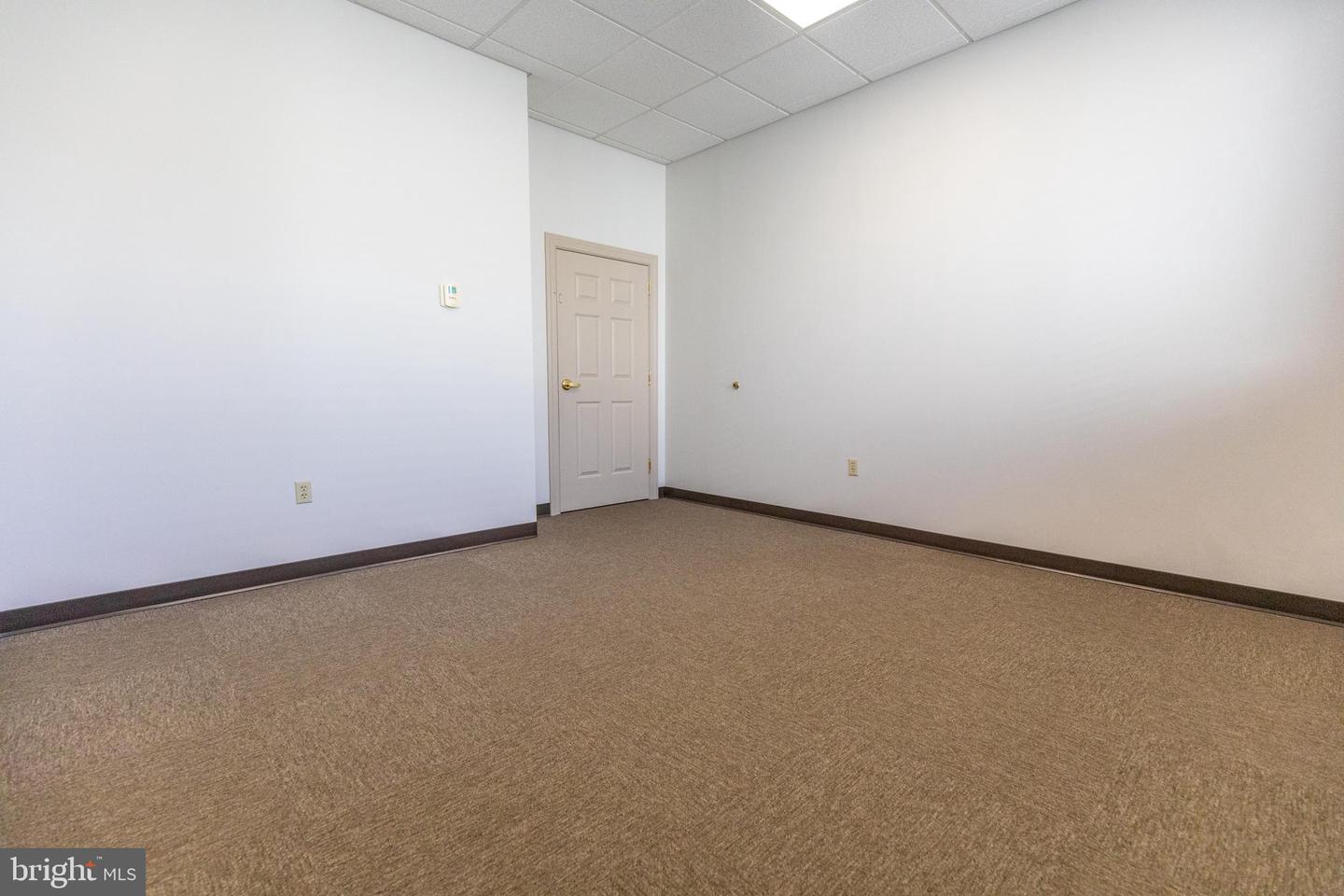 101 S Queen St #110 Property Photo 4