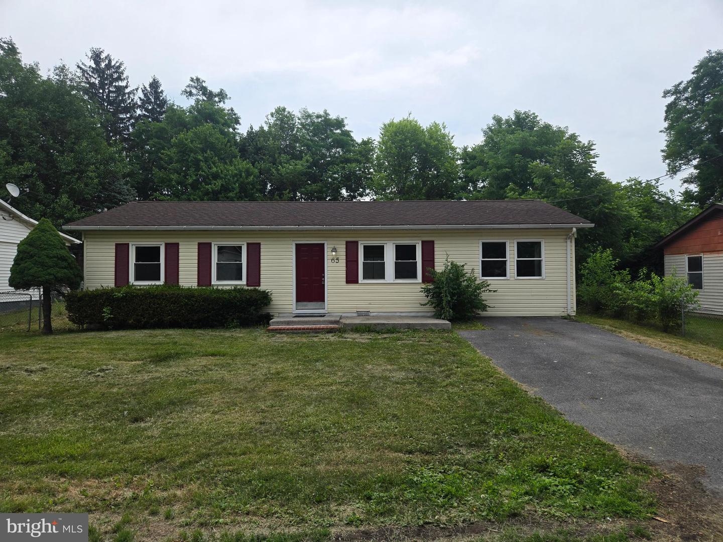 65 Hawthorne Ave Property Photo 1