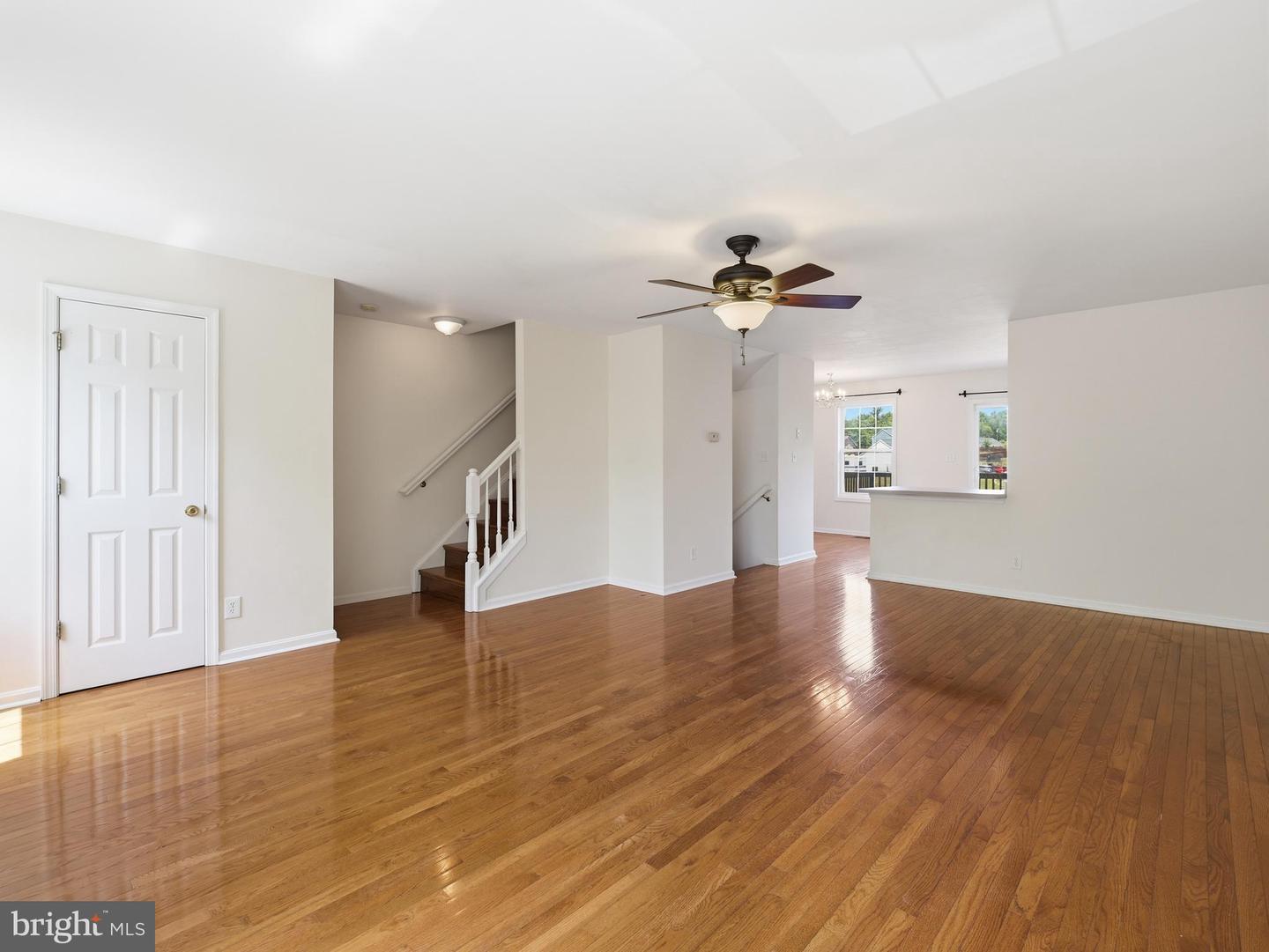 106 Sir Washington St Property Photo 2