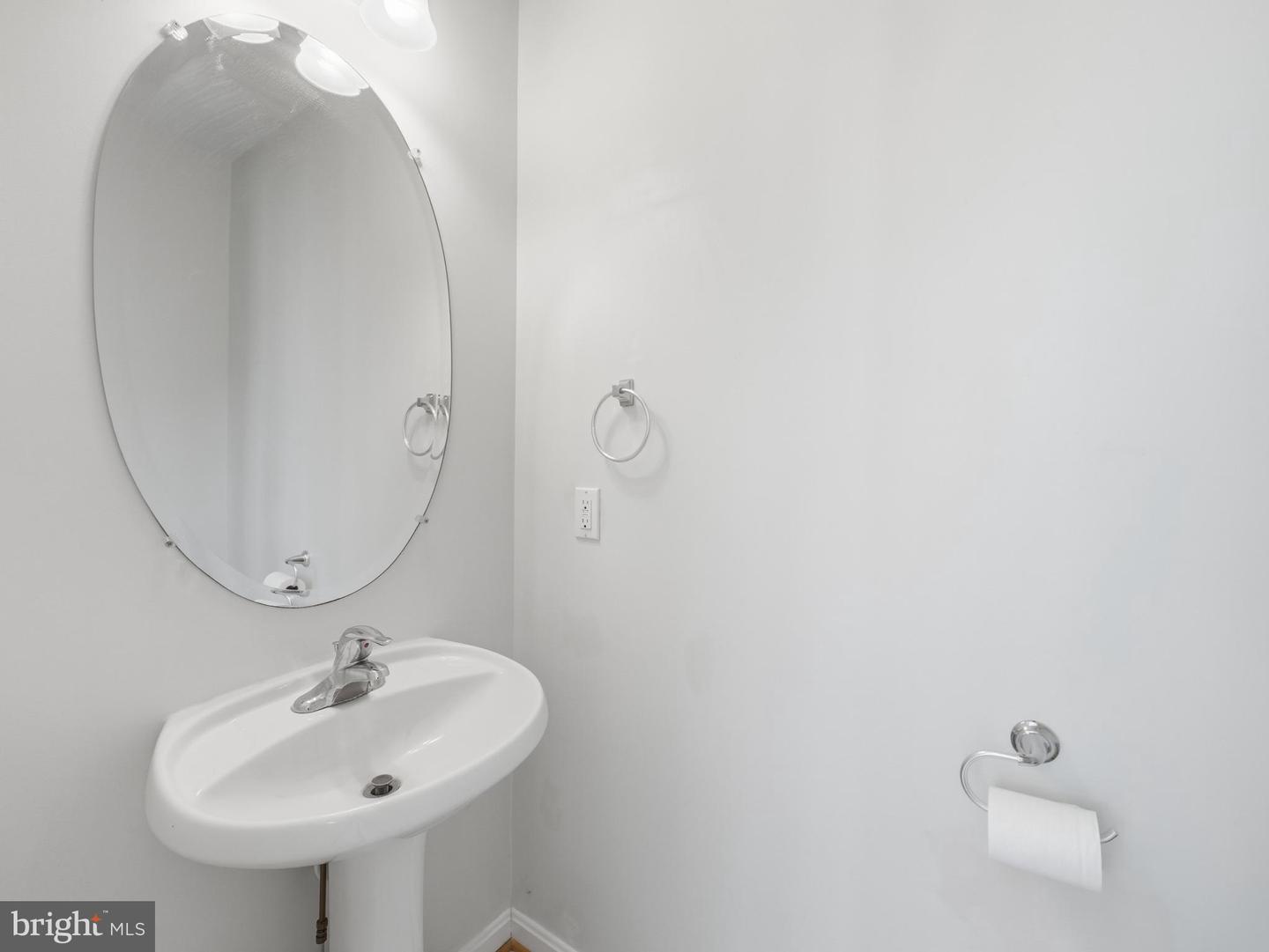 106 Sir Washington St Property Photo 14