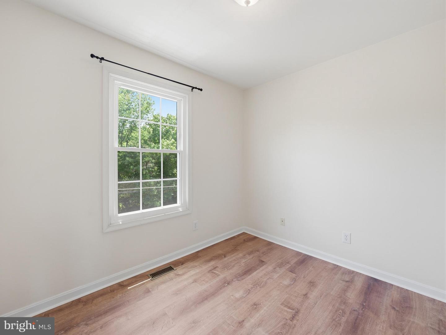 106 Sir Washington St Property Photo 21