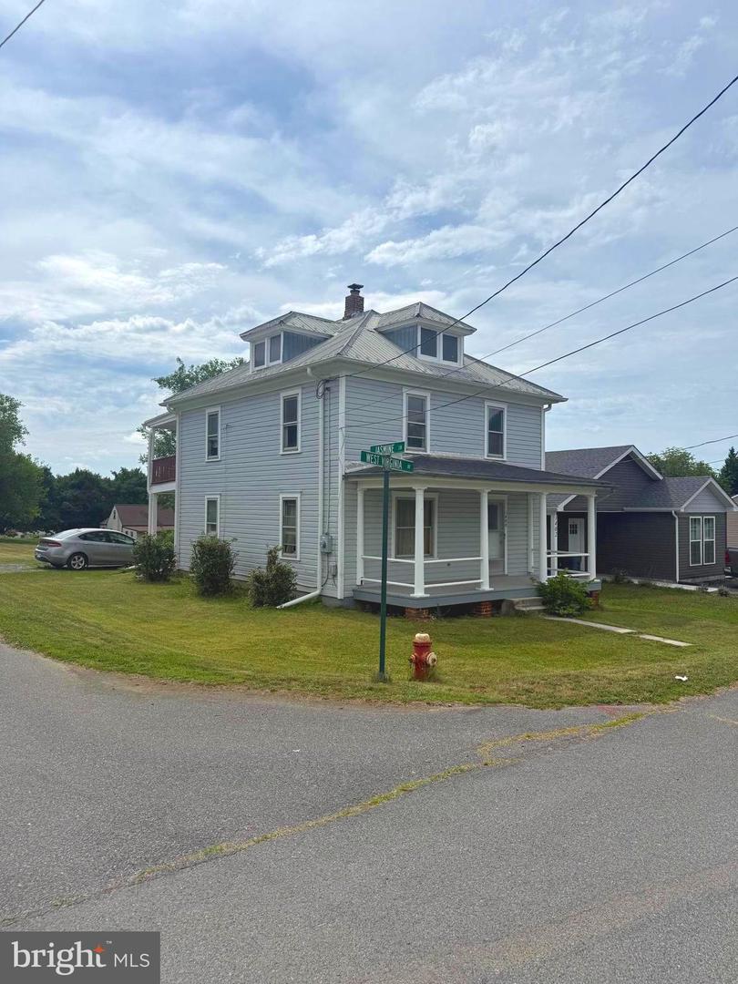 1400 WEST VIRGINIA Property Photo 1