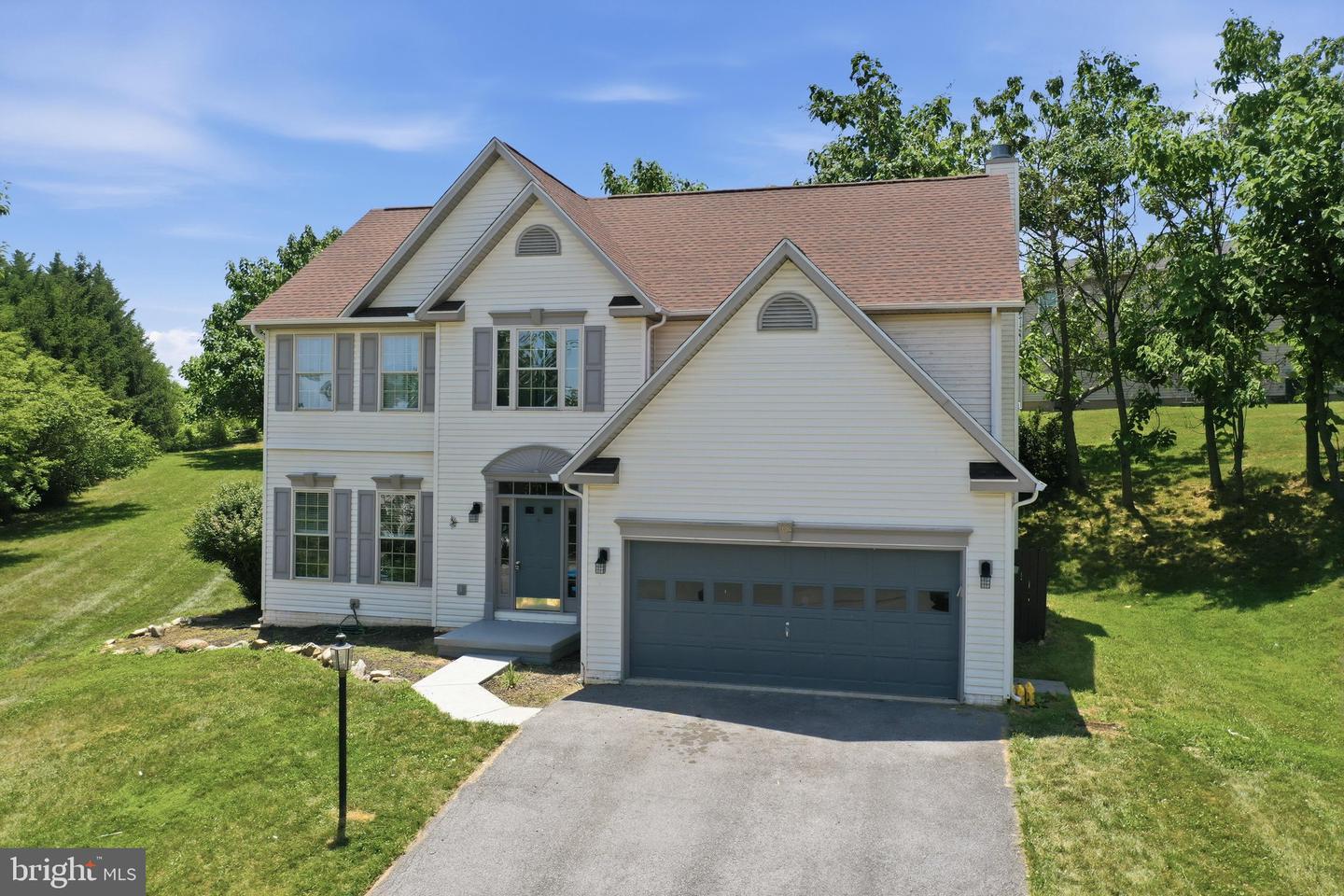 48 Lansing Ct Property Photo 2