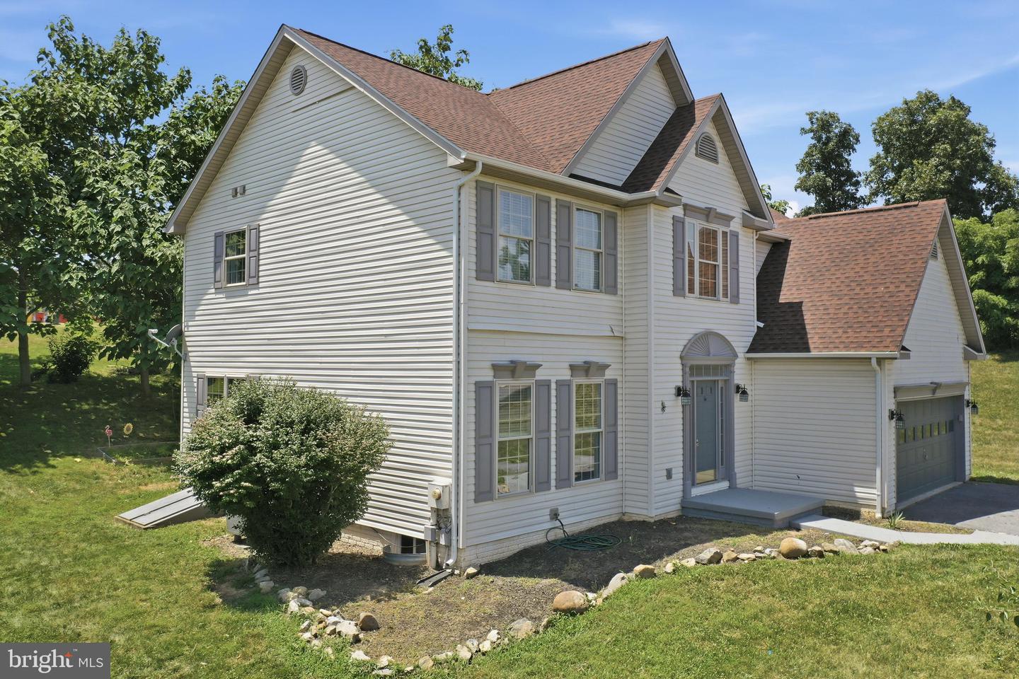 48 Lansing Ct Property Photo 3