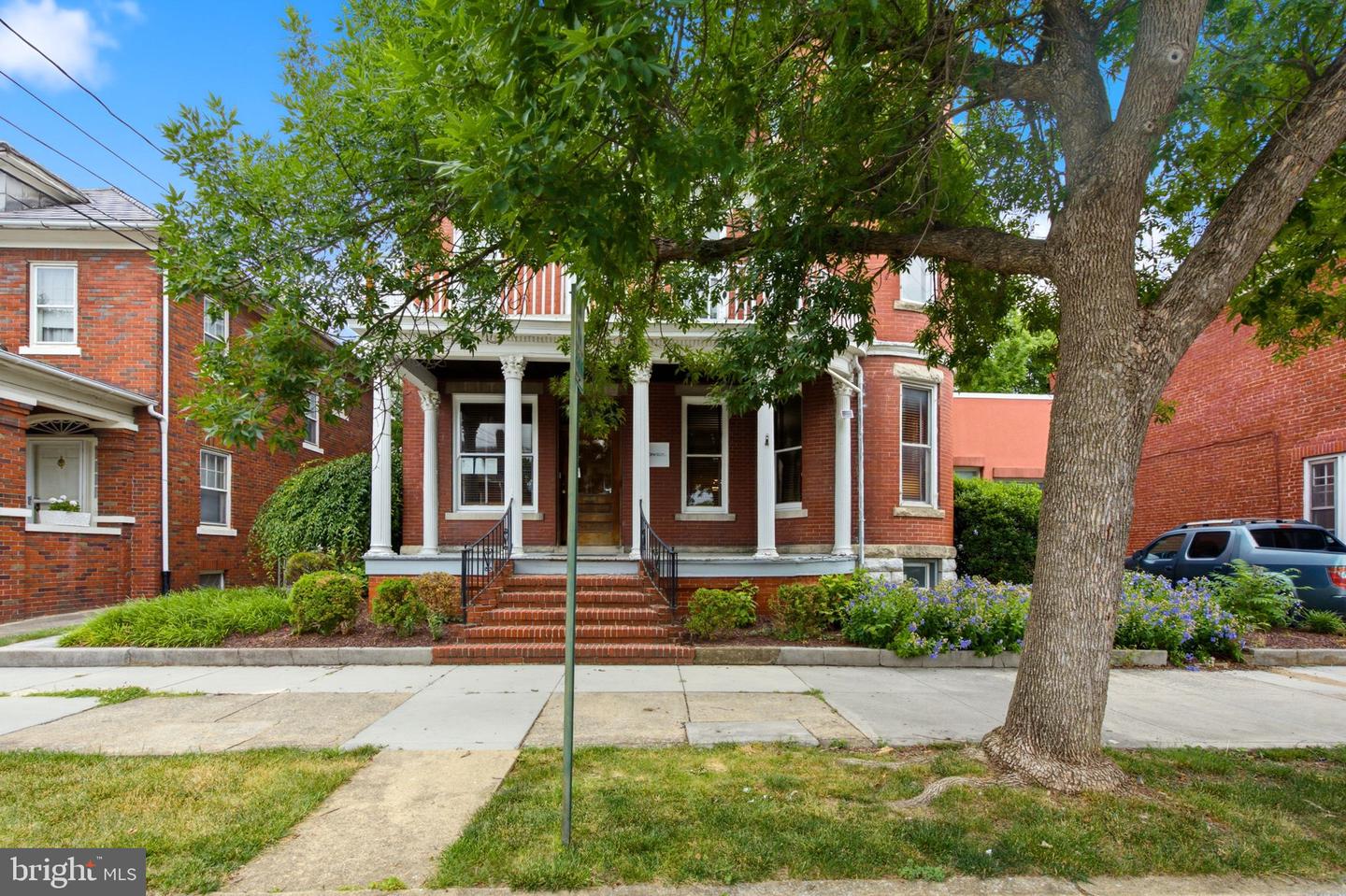 310 W Burke St Property Photo 2