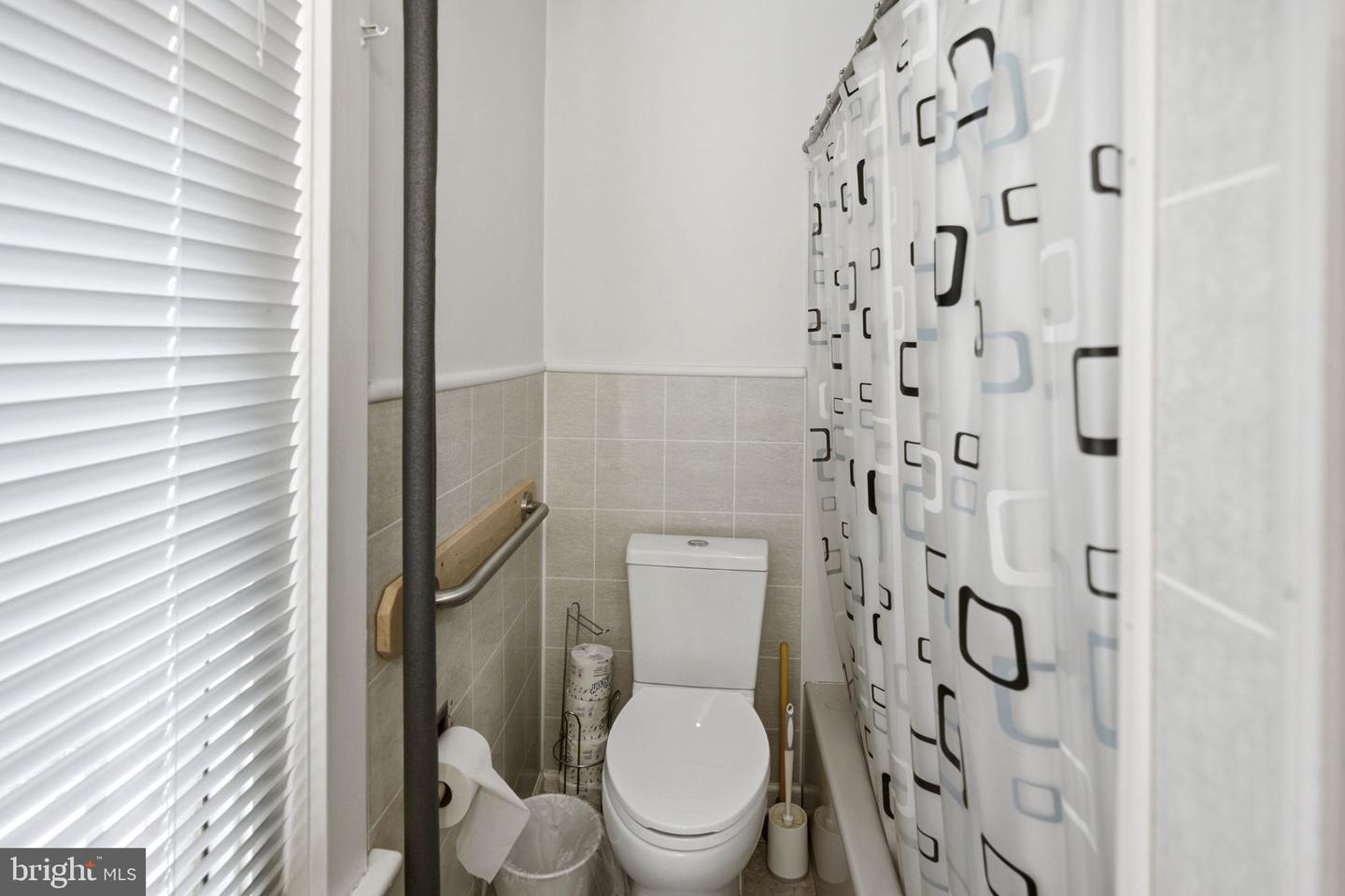 310 W Burke St Property Photo 35