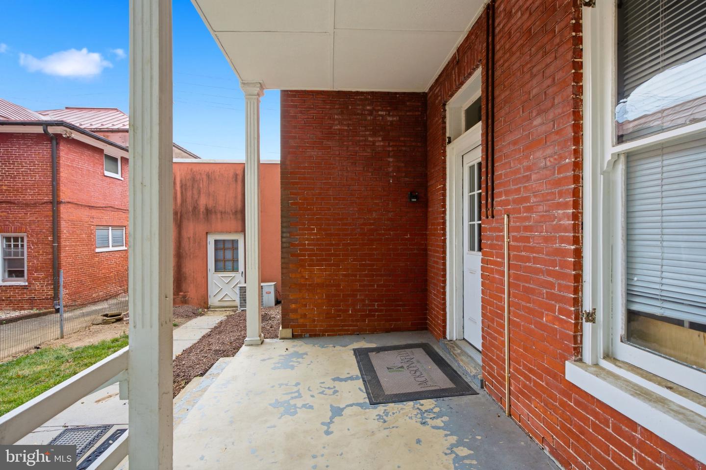 310 W Burke St Property Photo 42