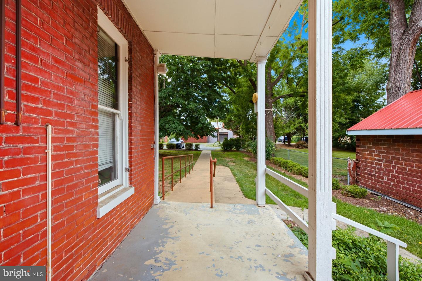 310 W Burke St Property Photo 43