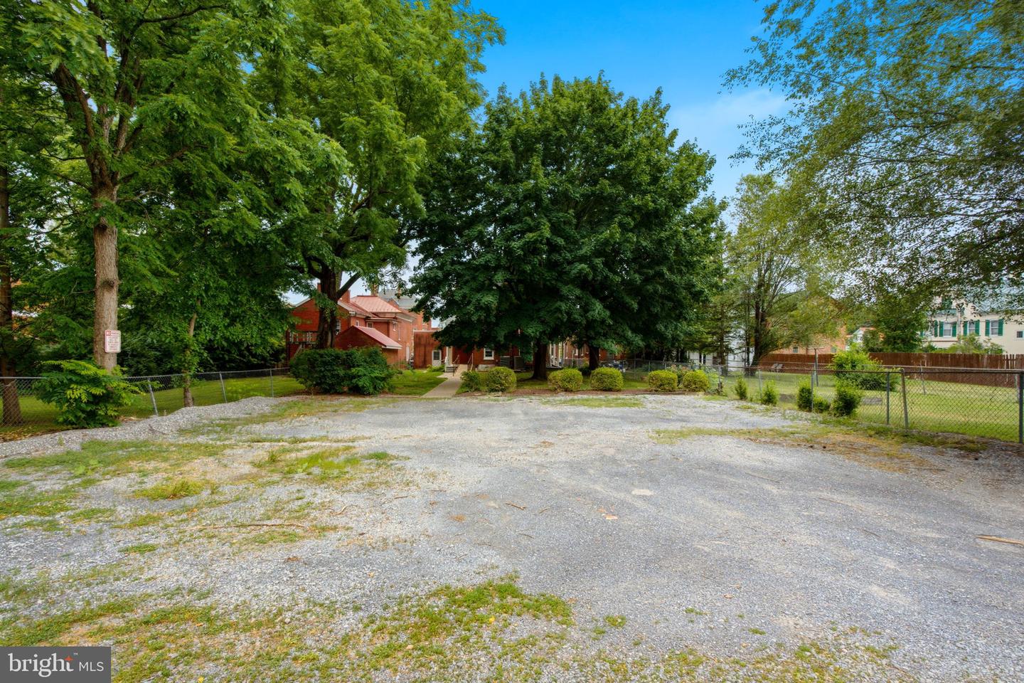 310 W Burke St Property Photo 45
