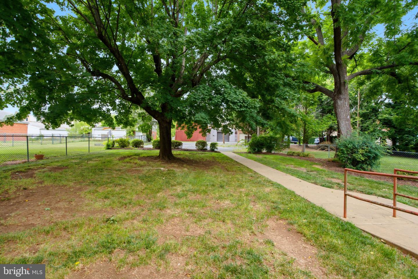 310 W Burke St Property Photo 46