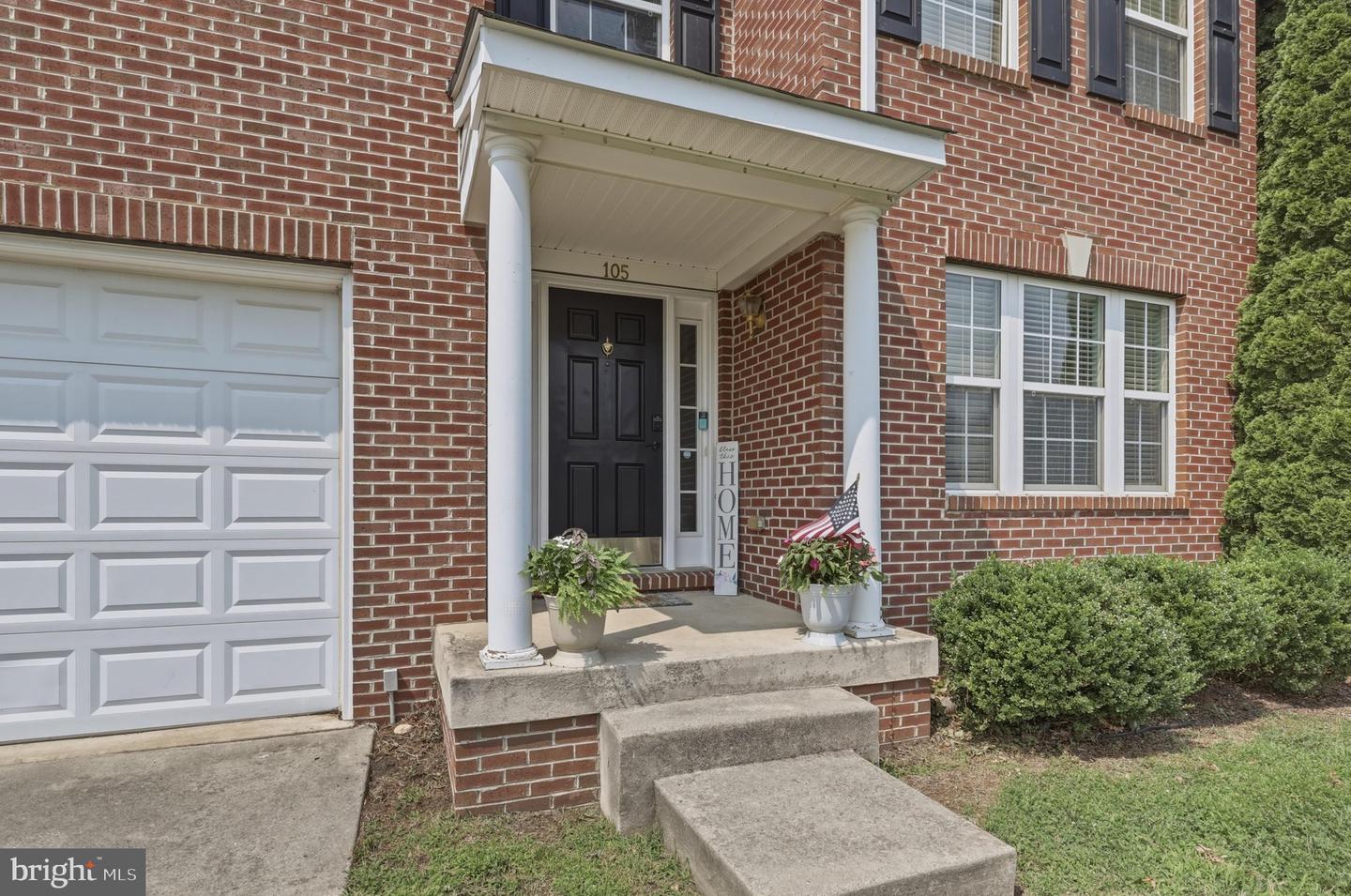 105 Seurat Ln Property Photo 2
