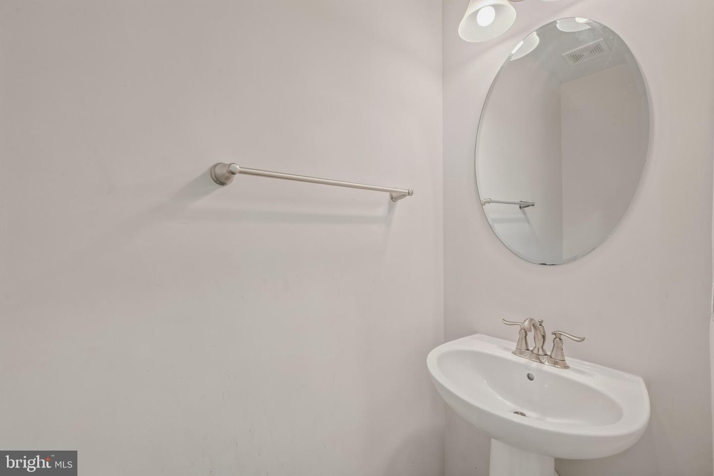 19 Ontario Dr Property Photo 6