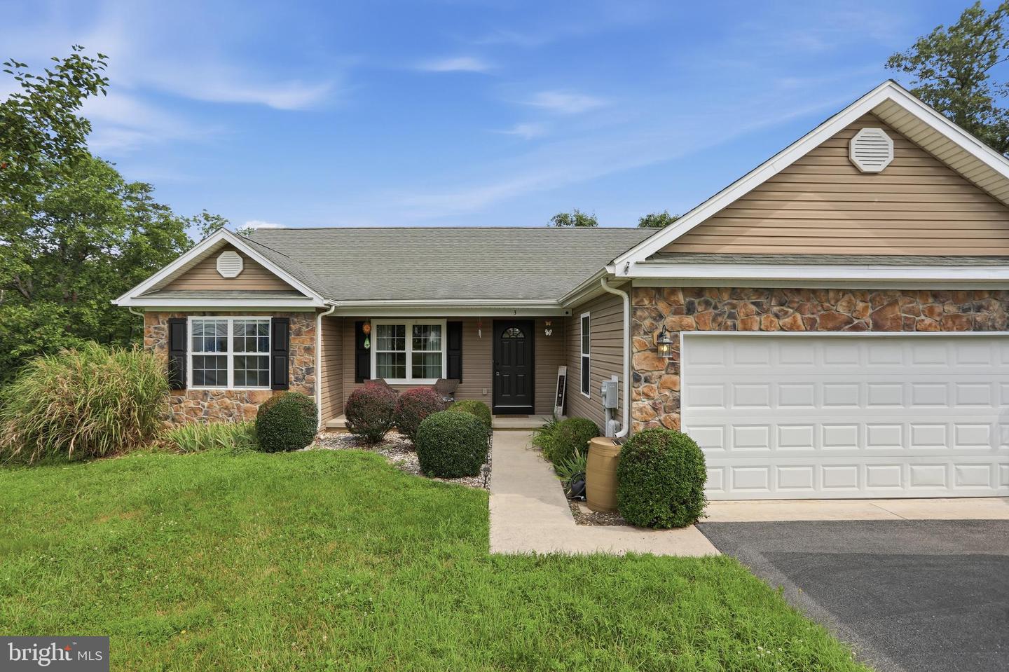 3 Lure Ct Property Photo 1