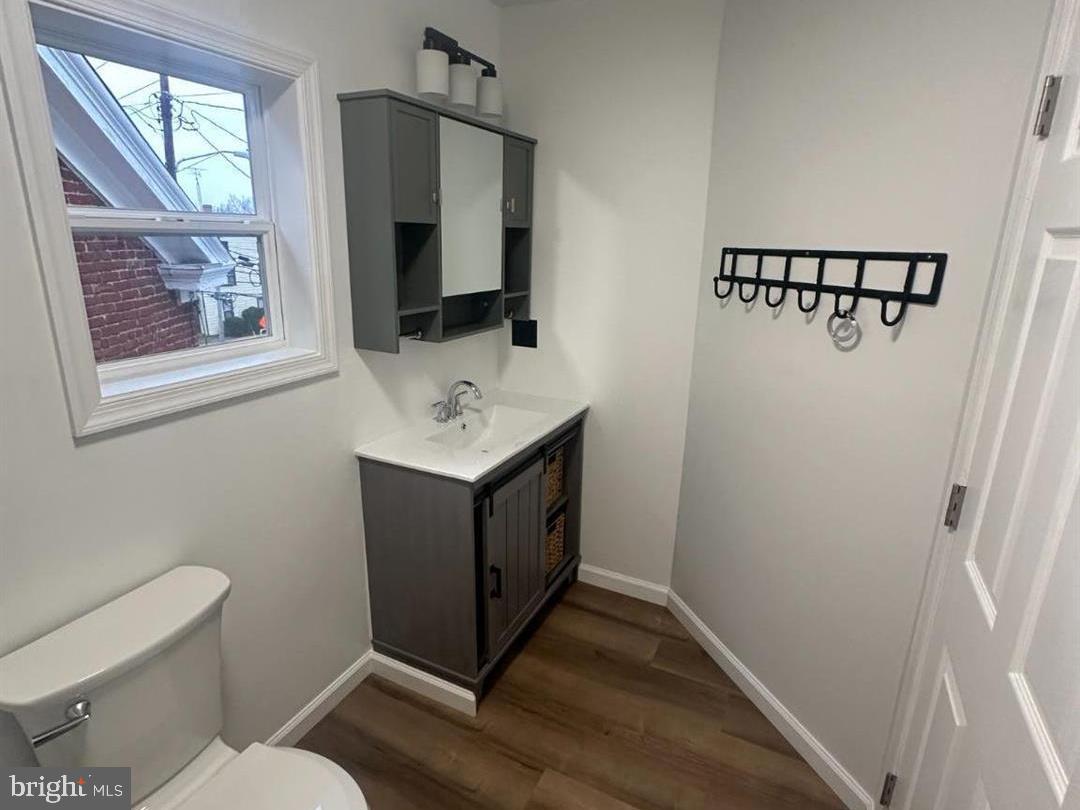 633 N Queen St Property Photo 4