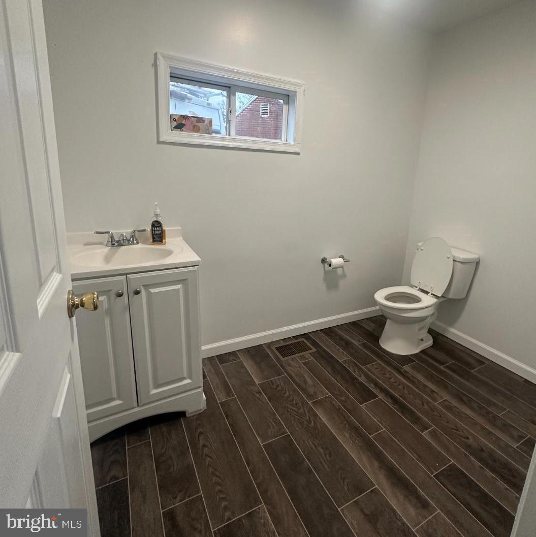 633 N Queen St Property Photo 10