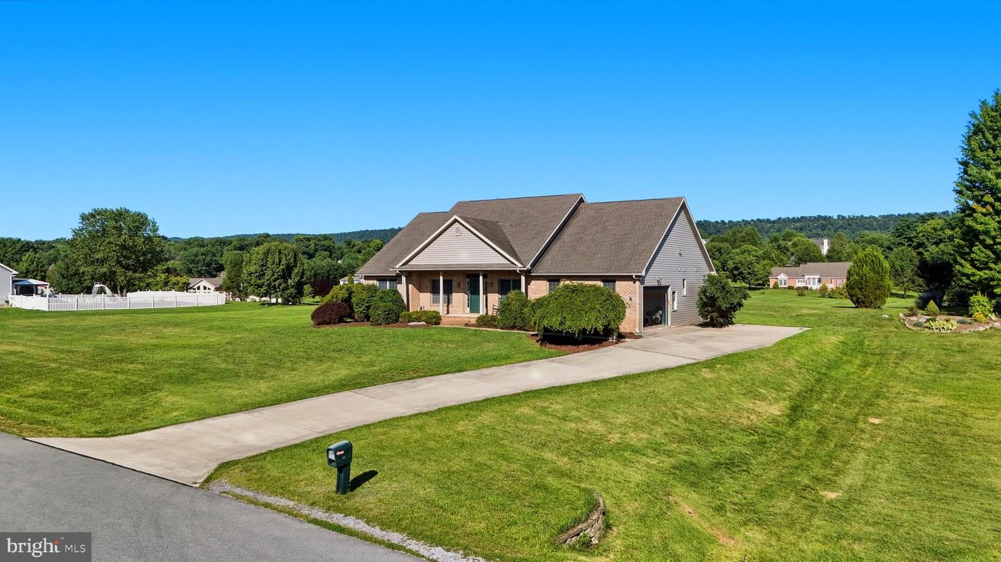 473 Nathaniel Dr Property Photo 4
