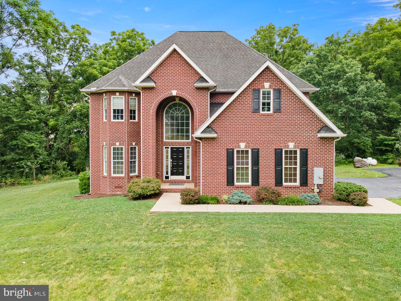 483 SIERRA DR