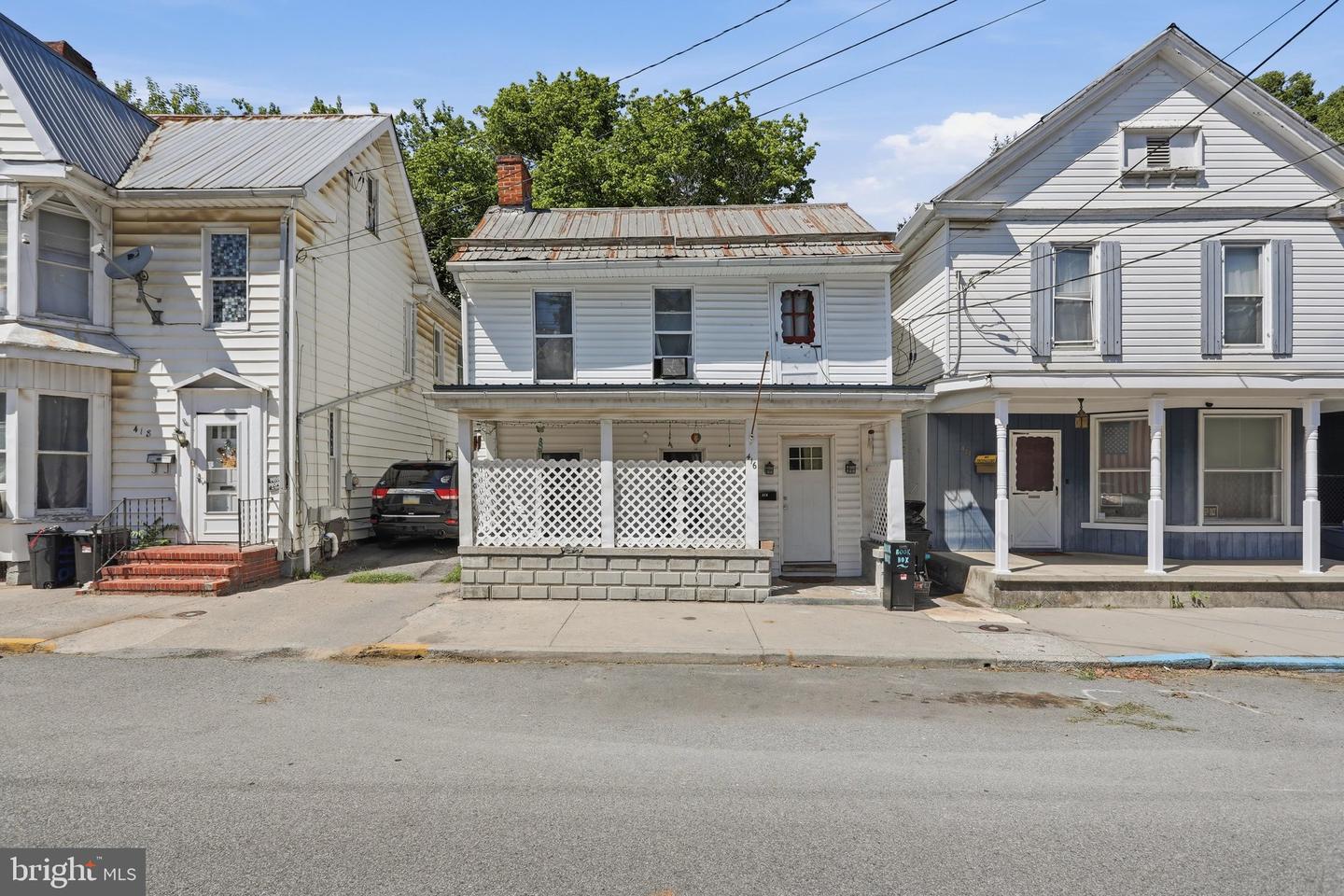 416 W John St Property Photo 2