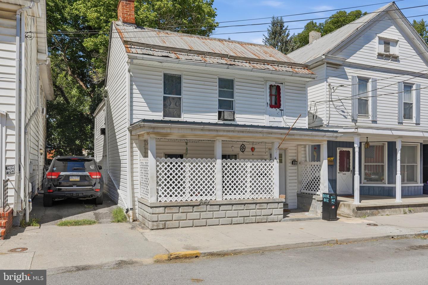 416 W John St Property Photo 4