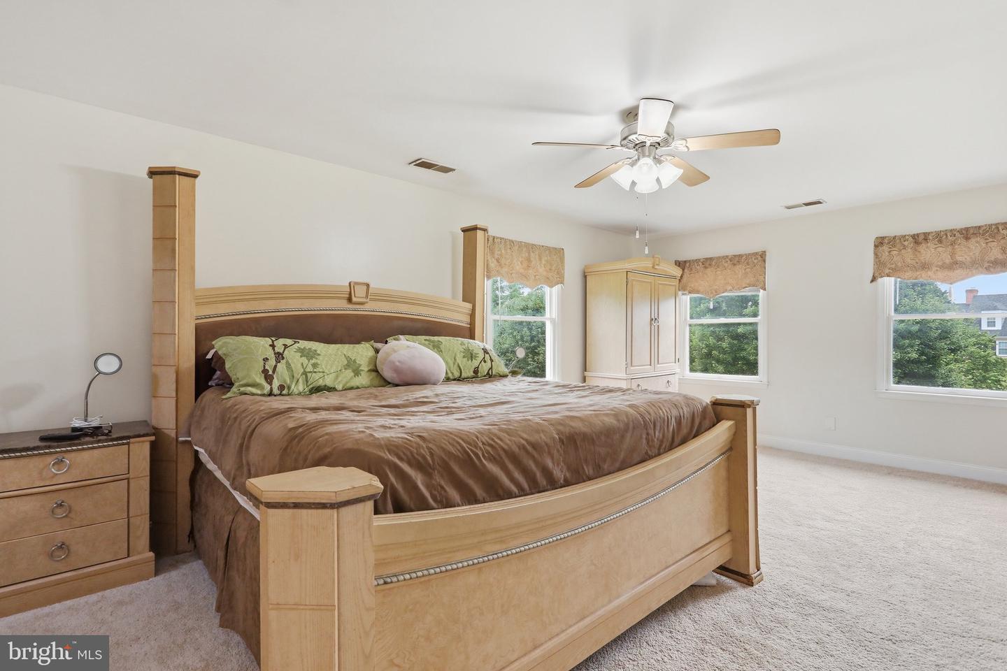 242 Street Of Dreams Property Photo 27